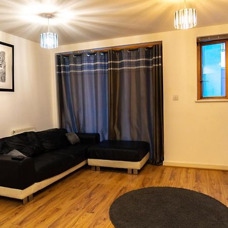 Lovely 1-Bed Apartment In Hackney Londra Dış mekan fotoğraf